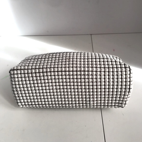 Oroton beautiful vintage white mesh beaded handbag with chain link strap - Picture 12 of 12